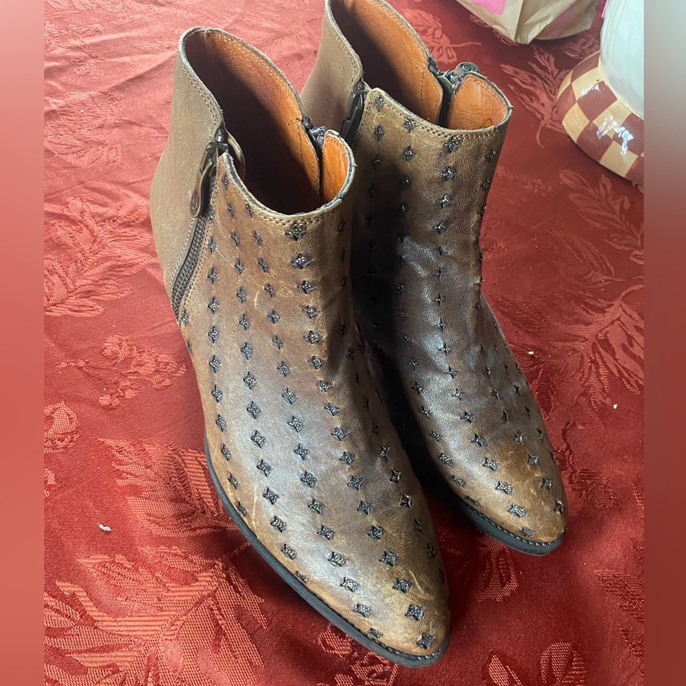 Kanna Borba Star Brown Leather Ankle Booties